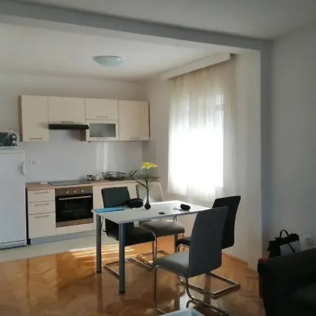 公寓 Prekrasan Dvosobni Apartman S Pogledom Na More 4+2 *