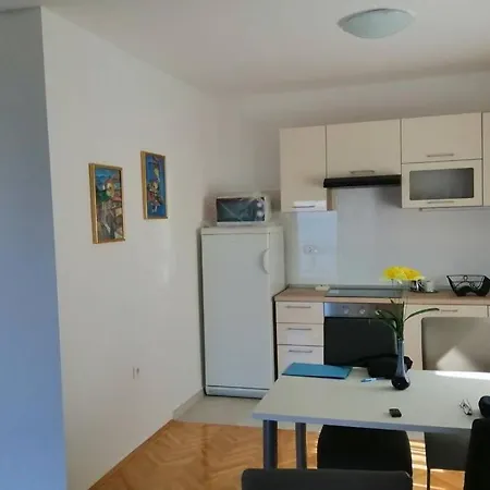 Prekrasan Dvosobni Apartman S Pogledom Na More 4+2 *