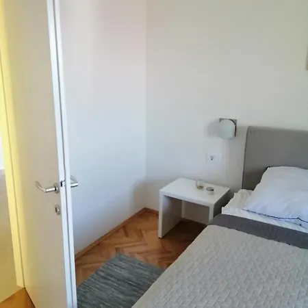 Prekrasan Dvosobni Apartman S Pogledom Na More 4+2 *