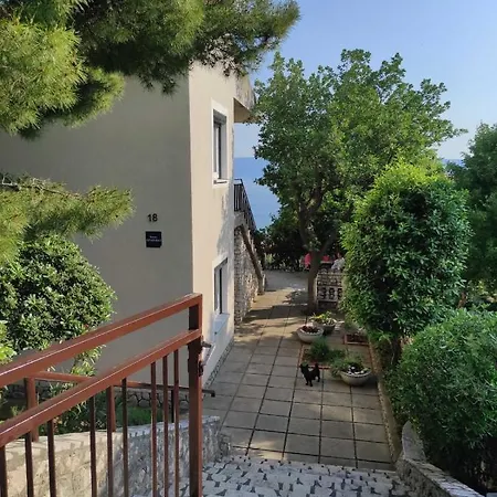 Prekrasan Dvosobni Apartman S Pogledom Na More 4+2 *